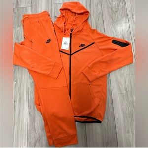 NWT Tech Suit -NIKE